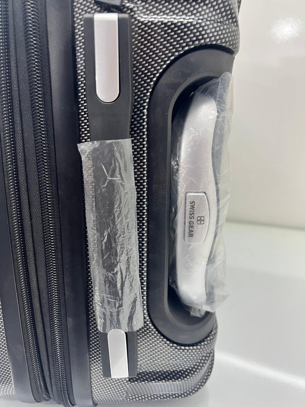 Swiss Gear KW-199 hard-side (Carbon-fiber)