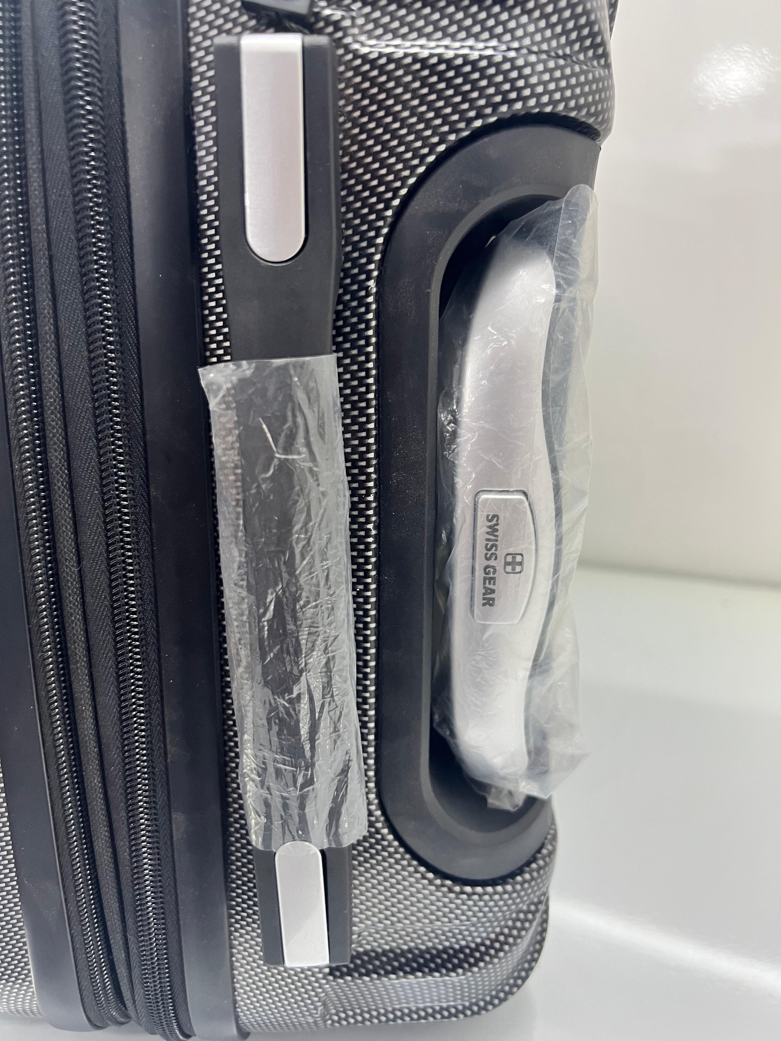 Swiss Gear KW-199 hard-side (Carbon-fiber)
